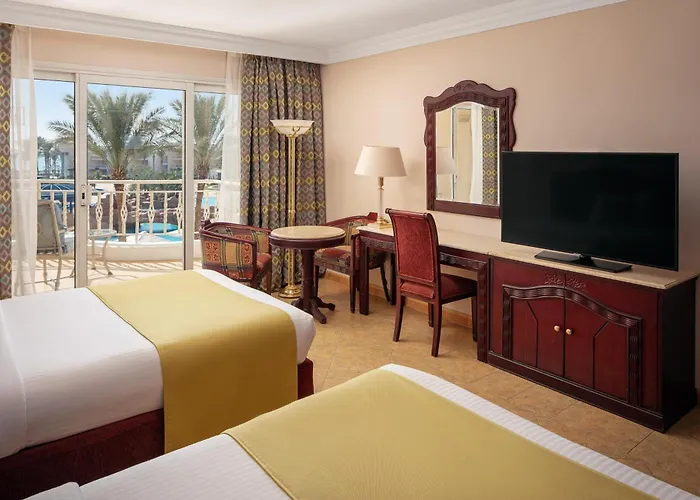 Palm Royale - Resort