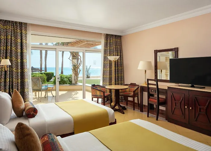 Palm Royale - Resort