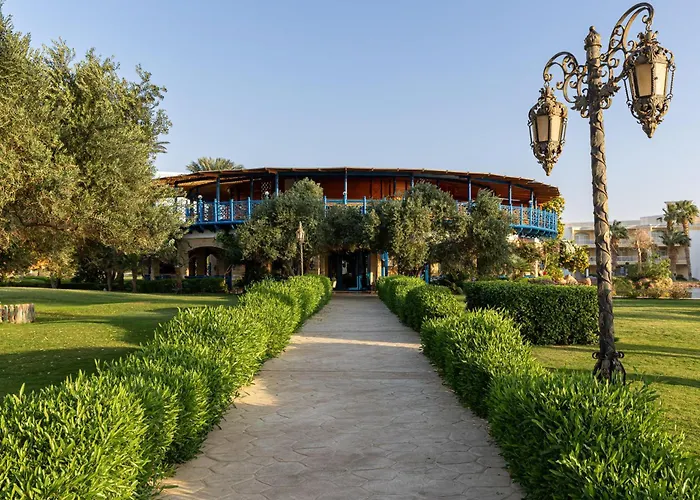 Resort Palm Royale -