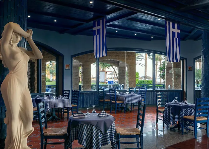 Palm Royale -