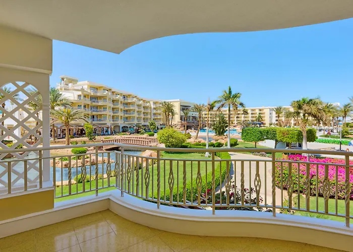 Palm Royale -