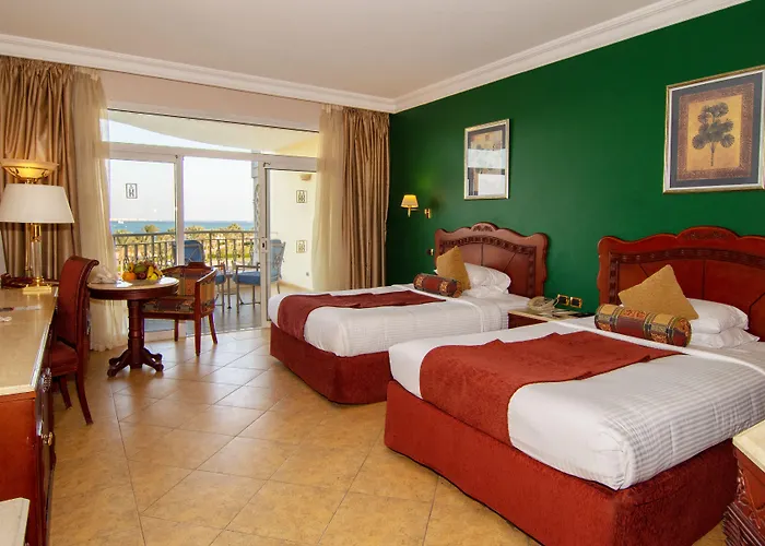 Palm Royale - 5*
