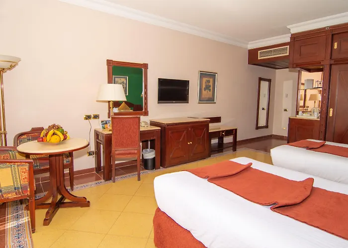 Palm Royale - Resort