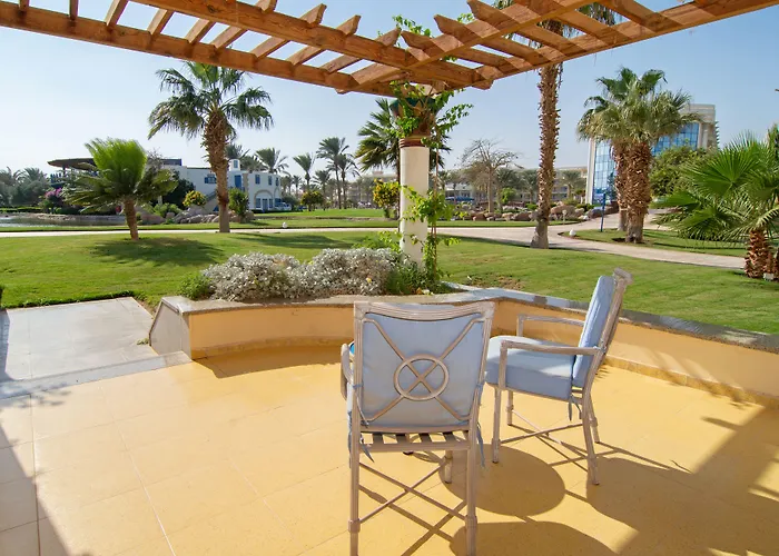 Palm Royale - 5*