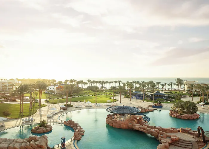 Resort Palm Royale -
