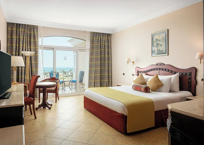 Palm Royale - Resort