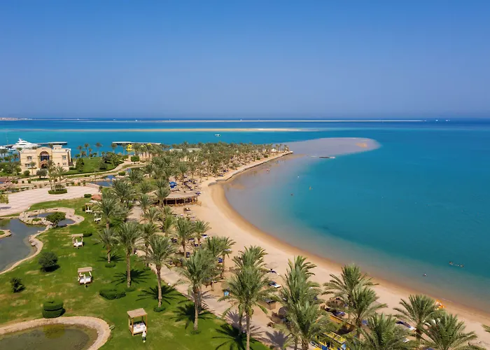 Palm Royale - Resort
